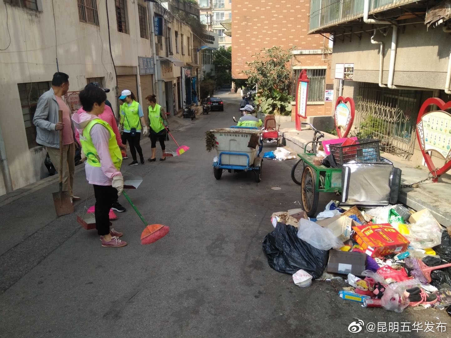 北门社区严格落实网购责任，解决居民烦心事。5月10日上午