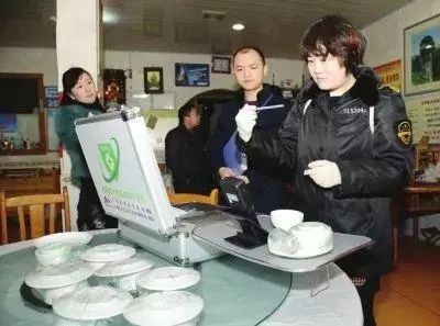 厦门喜茶被通报！餐具清洁不达标！