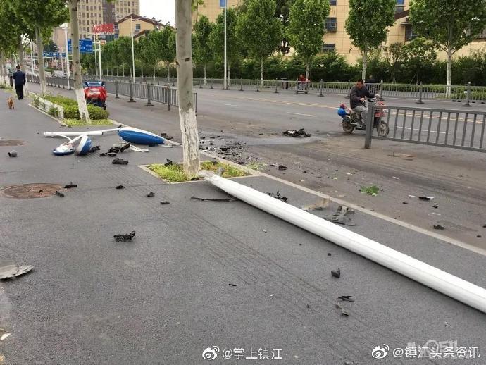 镇江焦山路13节护栏加1个路灯，