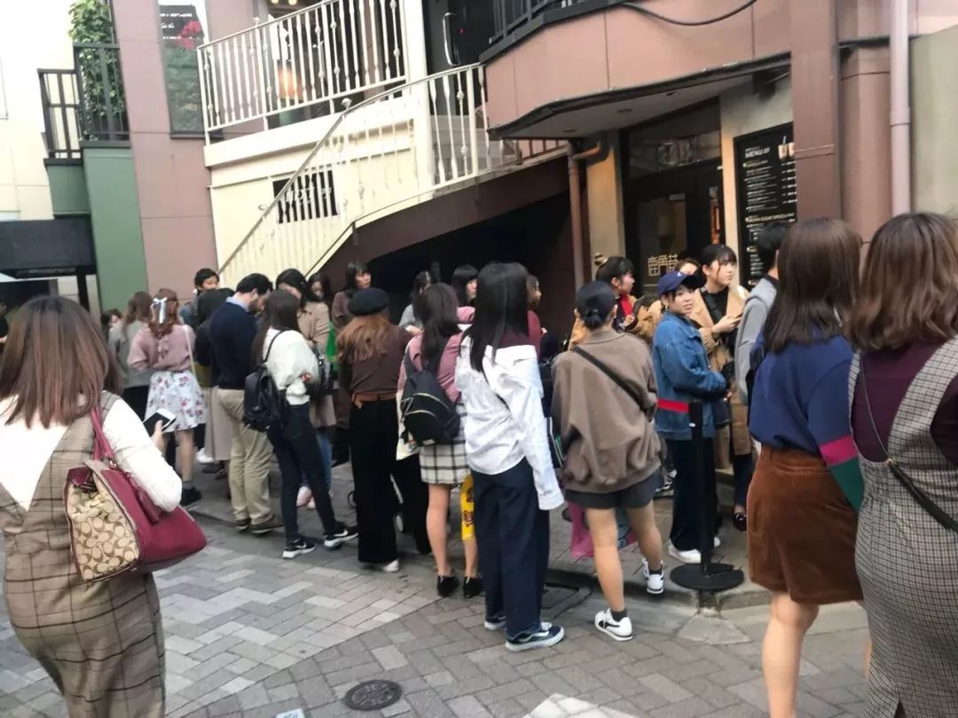 日本全家新出的珍珠奶茶冰吊打市面上的贡茶、鹿角巷和coco！这是要断货的节奏！