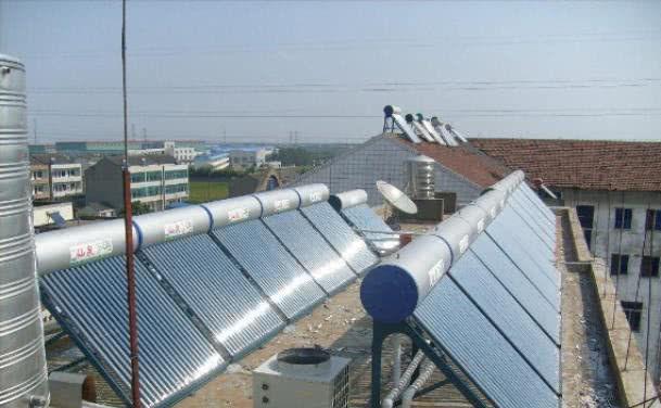 为什么太阳能热水器在农村畅销，在城市里却失宠？看看这4个原因