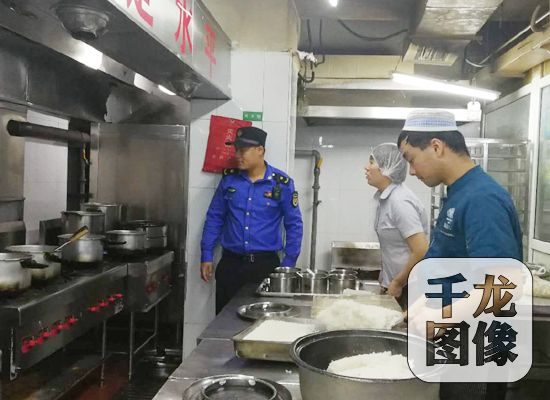 朝阳太阳宫开展餐饮业大气污染防治专项执法