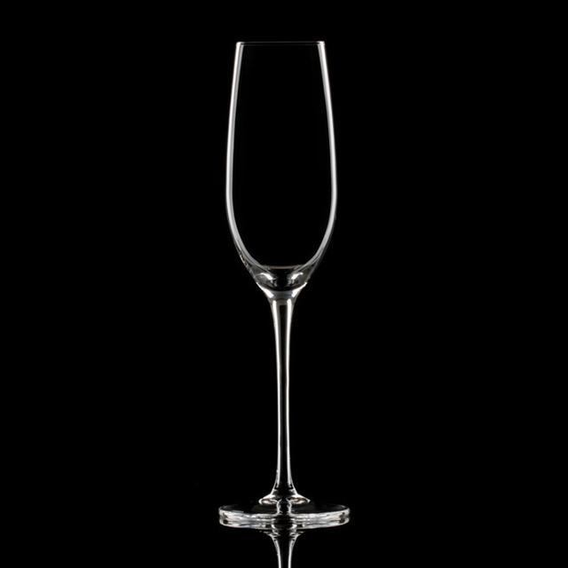 环球酒库丨告诉你哪种葡萄酒杯最适合起泡酒？