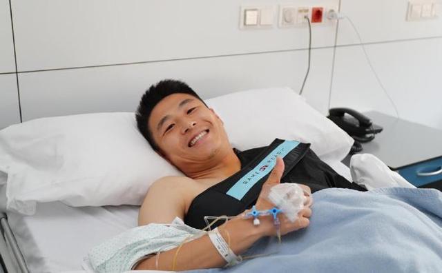 武磊微博感谢球迷，球迷评价：钢铁战士无法想象。