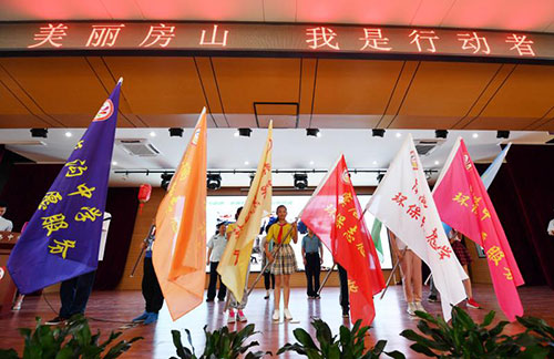 房山环保宣传进校园 为环保小卫士发聘书
