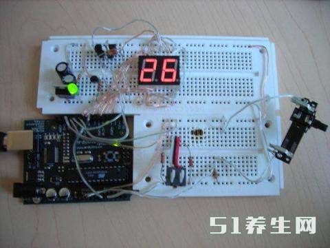 利用热敏电阻以及数字板，制作出测量室内温度的工具_图2