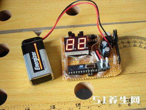 利用热敏电阻以及数字板，制作出测量室内温度的工具_图1