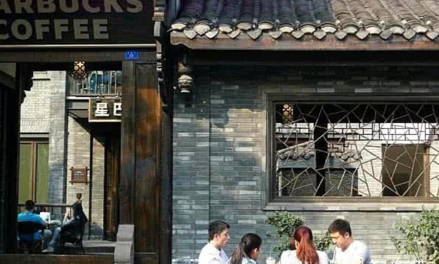 网红景点“雕塑”受争议，试图挑逗反被吓，合影20元值吗？