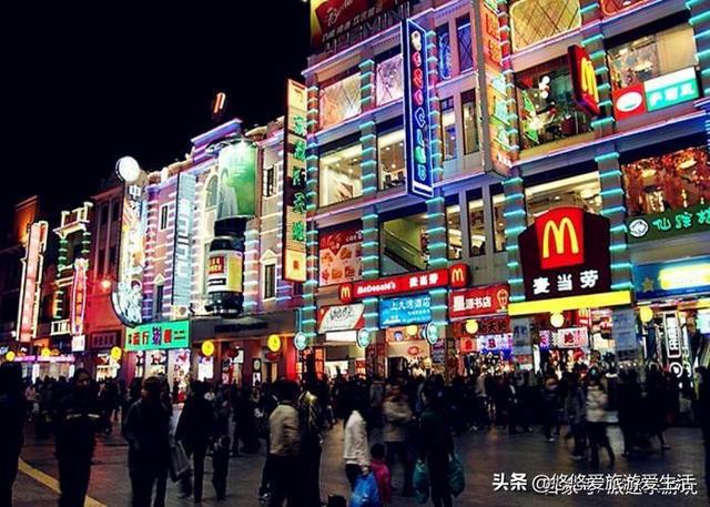 世界上最安全国家，晚上在外面吃烧烤练地摊，国外游客难以置信