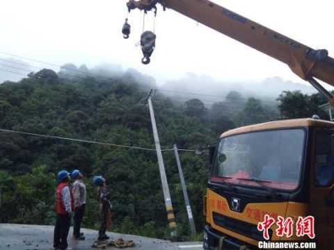 福建尤溪暴雨致山体滑坡 交通、电力设施受损