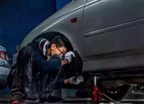 修理工怎么都跑了？修理厂老板欲哭无泪！