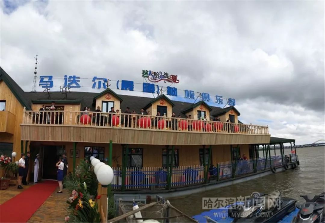 小舢板又回来了！江畔新增3000平方米免费浴场好多水上游乐设施等着你｜哈尔滨夏季公益浴场盛大启幕