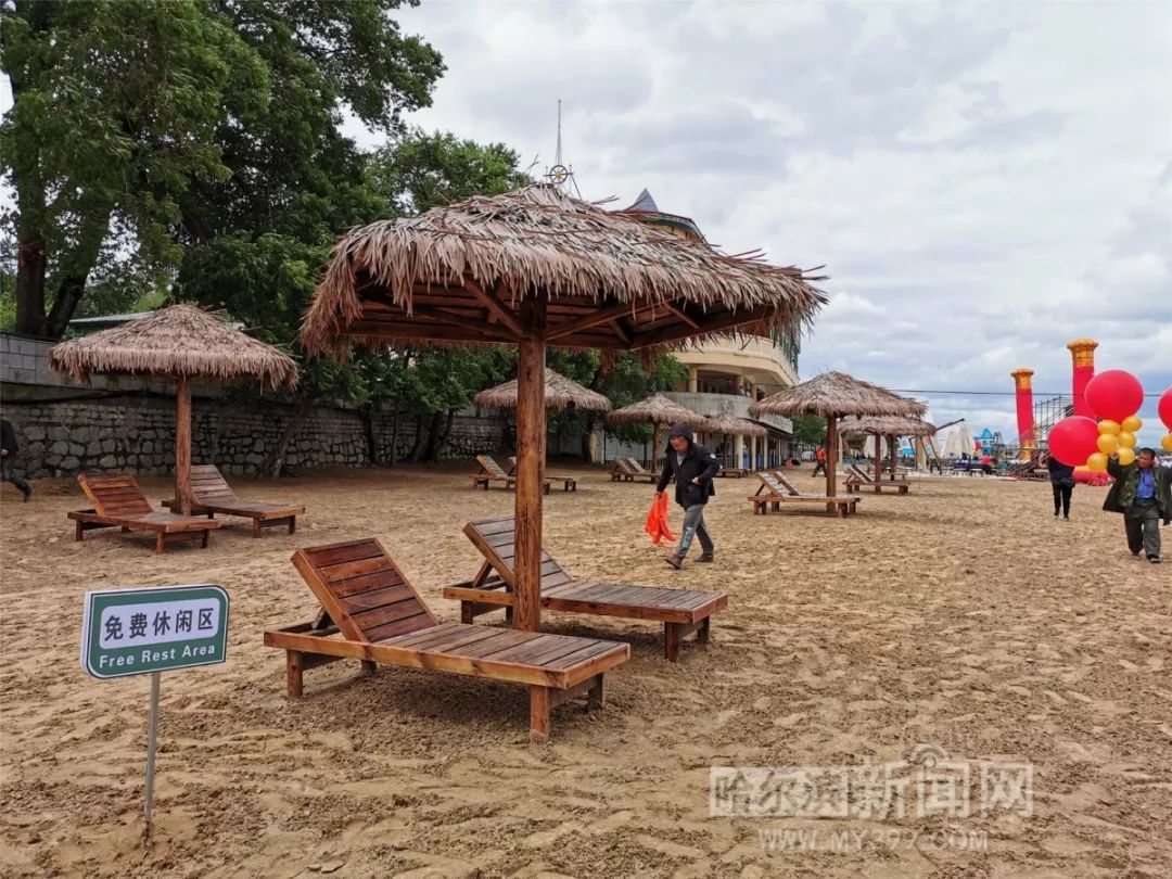 小舢板又回来了！江畔新增3000平方米免费浴场好多水上游乐设施等着你｜哈尔滨夏季公益浴场盛大启幕