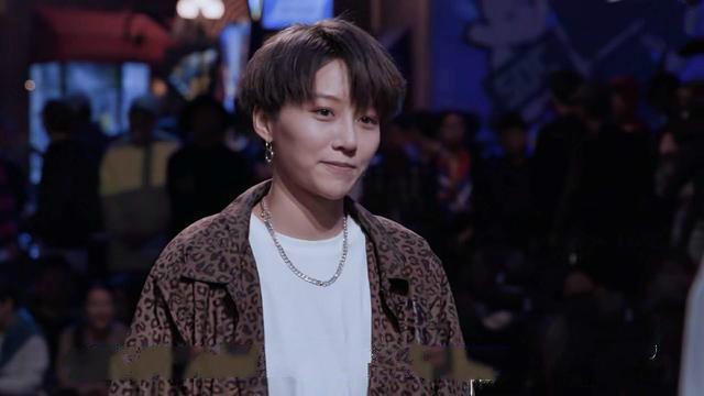 《街舞2》刘雨昕到底是谁，蜜蜂少女重回赛场，中性审美有市场