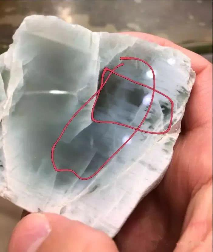 200元网购的翡翠原石切开满身是裂,绝望中却看到了一点希望!