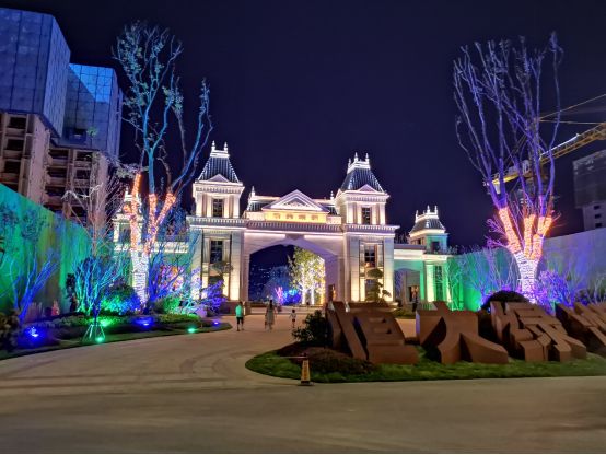 菏泽又增一夜晚消夏场所！湖景园林，音乐喷泉，浪漫之夜！