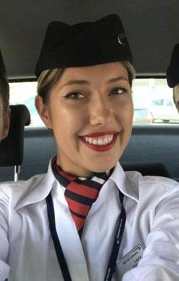 英国空姐网上卖穿过的臭袜子 每双价格120元 买家络绎不绝