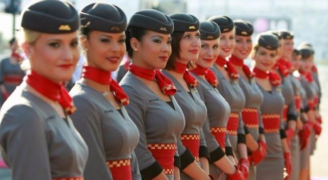 英国空姐网上卖穿过的臭袜子 每双价格120元 买家络绎不绝