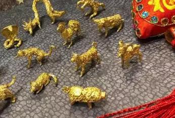 高手在民间！平平无奇的食物包装纸在这些暖男手上也能千变万化