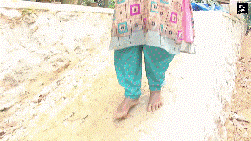 蜜蜂“挂脸”，印度女子不一般