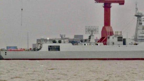海军又一艘神盾舰试航，舰艉巨大新天线太抢眼，俄忍不住询价购买