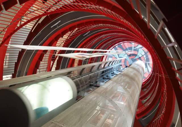 中国“最高”的电梯,耗资2亿高三百多米,网友:连头都不敢低着