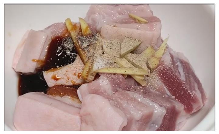 五花肉最近火了，这样的做法,肥而不腻80岁爷爷都说好吃