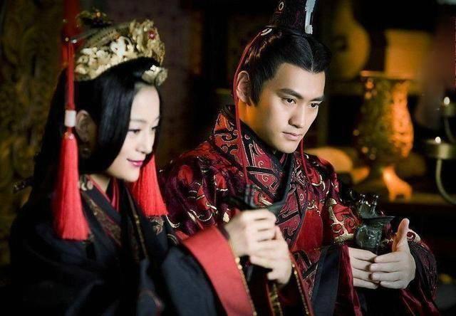 他的儿子是三国名将，他是凉州刺史，他的官位是用葡萄酒换来的