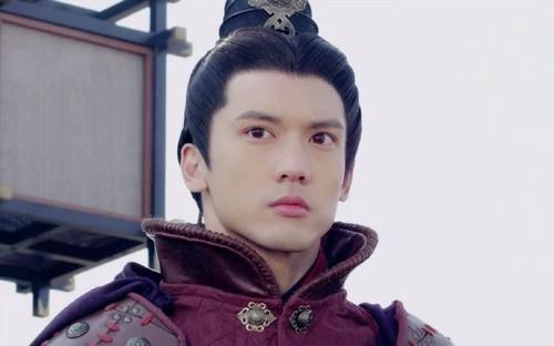 他的儿子是三国名将，他是凉州刺史，他的官位是用葡萄酒换来的