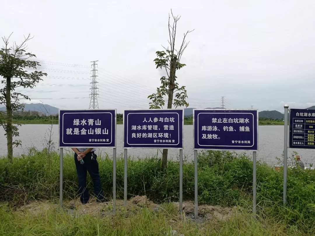 白坑湖今天大行动，非法捕鱼设施全部被清理！
