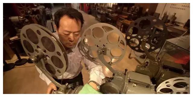 上世纪50年代老式影视器材“藏品”，他全给集齐了…