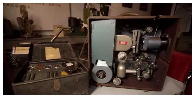 上世纪50年代老式影视器材“藏品”，他全给集齐了…