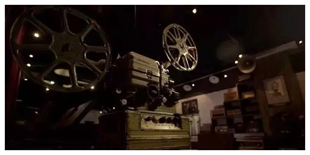 上世纪50年代老式影视器材“藏品”，他全给集齐了…
