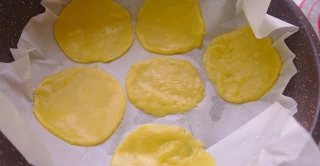 没有烤箱也可以做饼干,酥脆香甜,只要一口平底锅