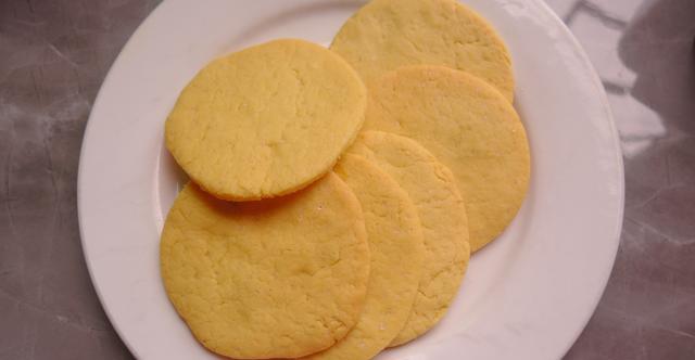 没有烤箱也可以做饼干,酥脆香甜,只要一口平底锅