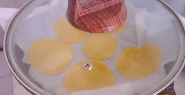 没有烤箱也可以做饼干,酥脆香甜,只要一口平底锅