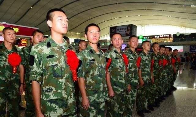 老兵退伍时，这一件日常用品为何不能带走？没想到后果这么严重