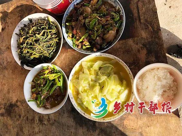 把我的方便面和饼干拿点过来 | 乡村干部报记者《湘西驻村手记(1)》