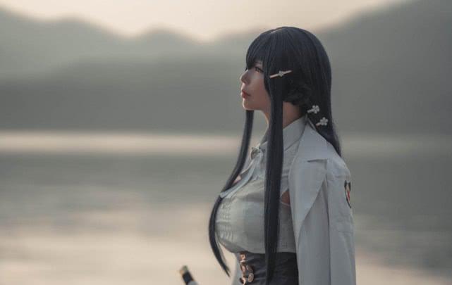 小姐姐终于肯把袜子拉整齐了，强迫症的福利呀