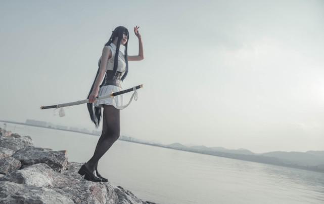 小姐姐终于肯把袜子拉整齐了，强迫症的福利呀