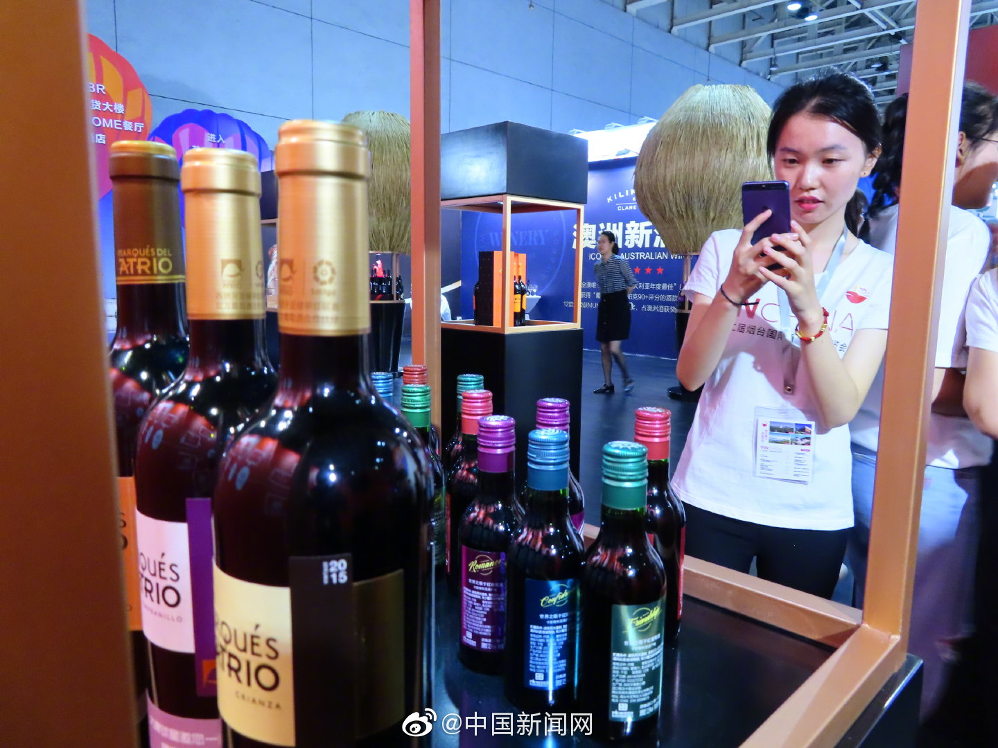 烟台酒博会开幕啦，看看高颜值葡萄酒都长什么样