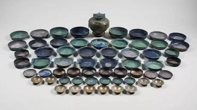 山东墓葬出土过一套野炊神器，内装59件餐具可供十人盛宴