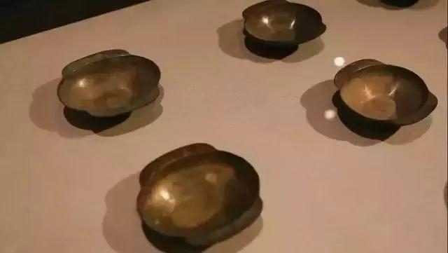 山东墓葬出土过一套野炊神器，内装59件餐具可供十人盛宴