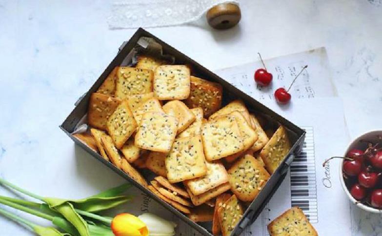 饼干这样做非常香,不用黄油不需打发,简单易做比买的都好吃!