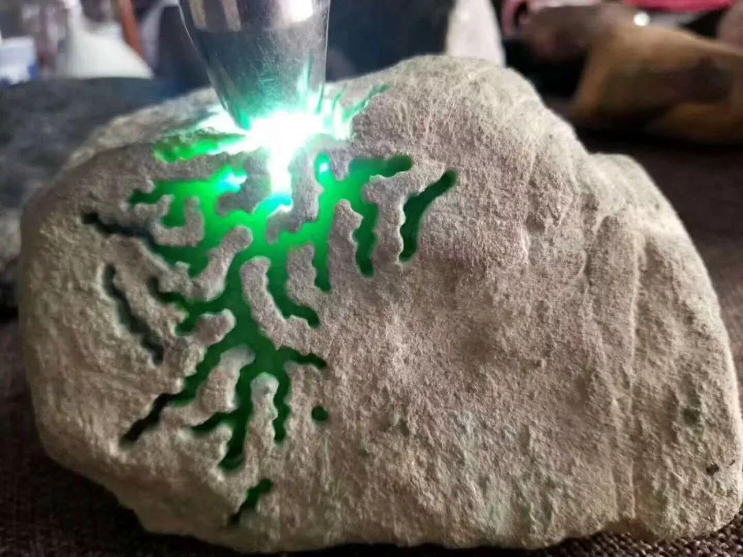 路摊随处可见的大理石，老铁两万血本拿下，成品气的老板咆哮痛苦