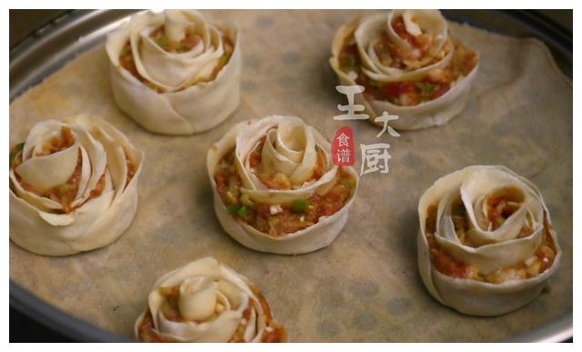 3分钟学会颜值超高的玫瑰花肉卷，一卷一蒸简单易学，上桌就抢光