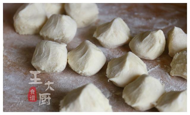 3分钟学会颜值超高的玫瑰花肉卷，一卷一蒸简单易学，上桌就抢光
