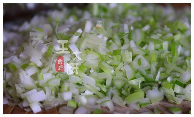 3分钟学会颜值超高的玫瑰花肉卷，一卷一蒸简单易学，上桌就抢光