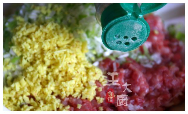 3分钟学会颜值超高的玫瑰花肉卷，一卷一蒸简单易学，上桌就抢光