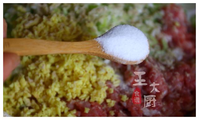 3分钟学会颜值超高的玫瑰花肉卷，一卷一蒸简单易学，上桌就抢光